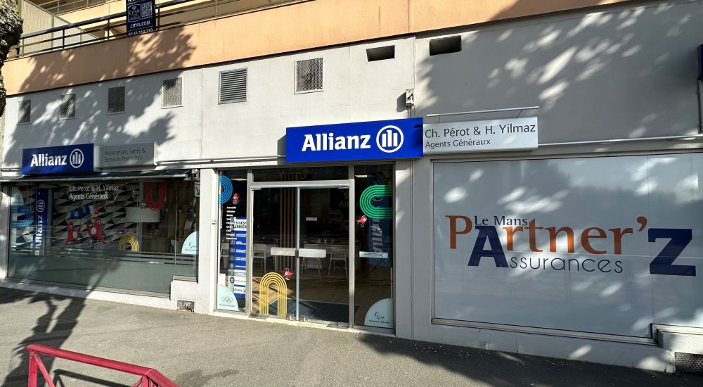 Facade of the Le Mans Partner'z Insurance Agency in Le Mans