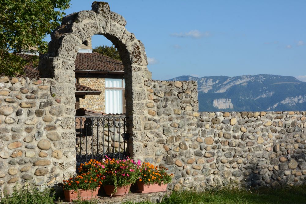 Entrée de l'hébergement de Parménie